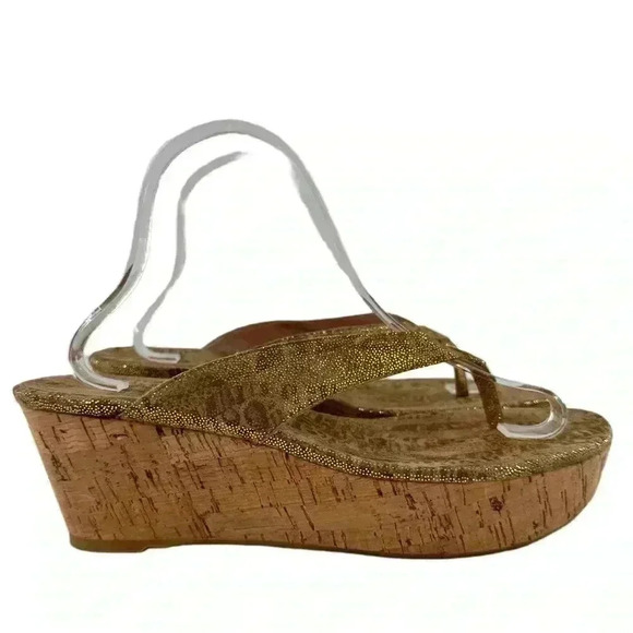 Stuart Weitzman sandals 10.5 gold leather snakeskin print cork platform thong